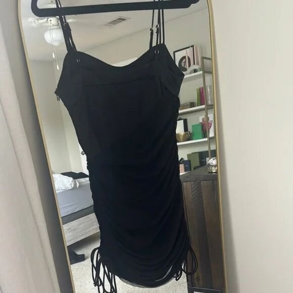 Dresses & Skirts - Elegant Black Midi Dress